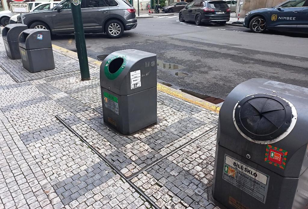 Zapoja umelú inteligenciu. V Prahe chcú optimalizovať zvoz odpadu